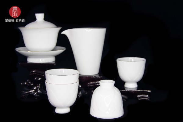 羊脂白玉金边茶具