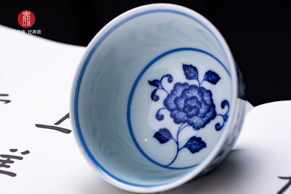 青花缠枝莲 [Tags:]