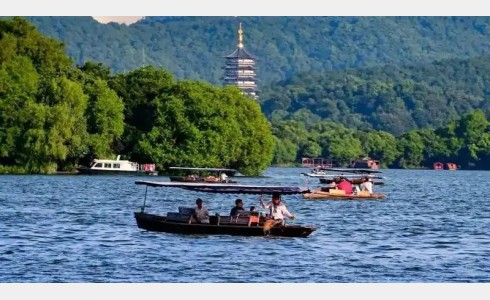 国庆反卷作战手册：从青铜到王者的度假姿势