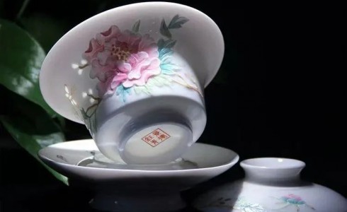 7号立秋送礼指南 | 懂格局的人，都在用这件瓷器打通人情关