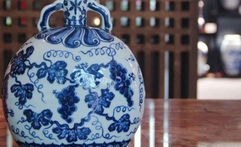 他靠一份礼物，让客户主动续约三年