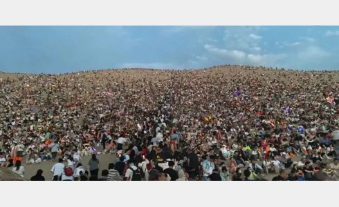 国庆假期生存指南：如何在朋友圈优雅地挤进前五名