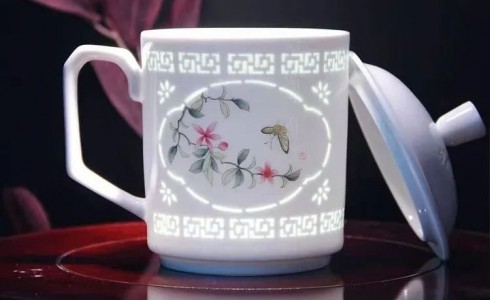 你信不信？这茶杯竟然不烫手