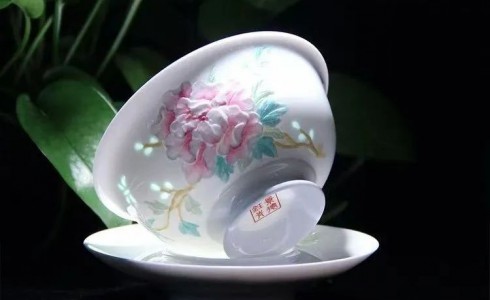 景德钰青 | 主人杯怎么选？资深茶客都藏着这3个秘密！