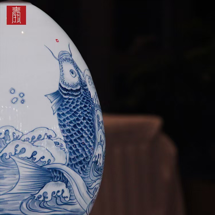 景德钰青·财源滚滚流水瓶【青花鱼化龙】