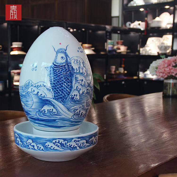 景德钰青·财源滚滚流水瓶【青花鱼化龙】