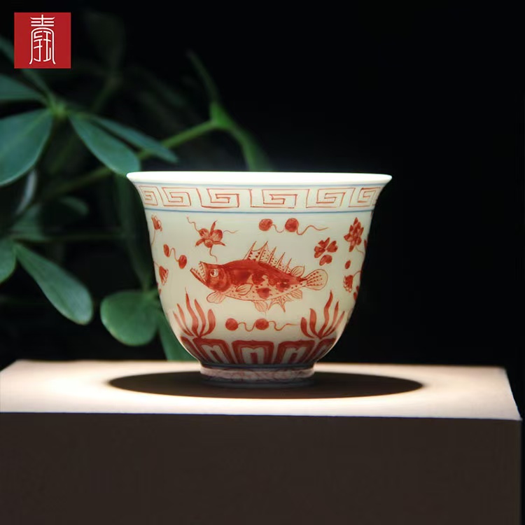 景德钰青•高品【釉里红鱼藻纹 】