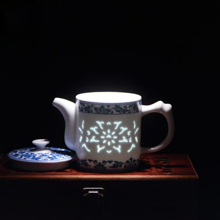 景德钰青 | 买了个假景德镇瓷？三招教你辨真伪，最后一个太绝了！